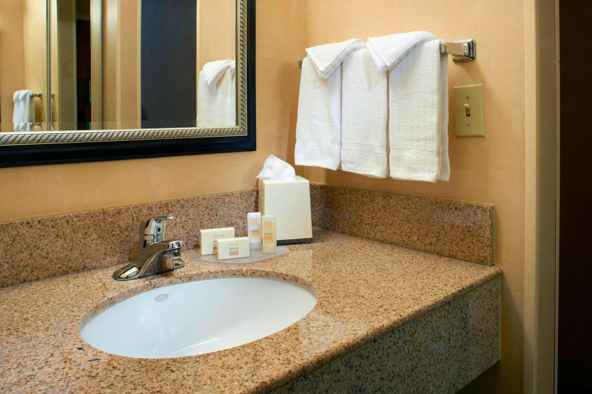 Hotel Courtyard By Marriott Chicago Waukegan / Gurnee Esterno foto